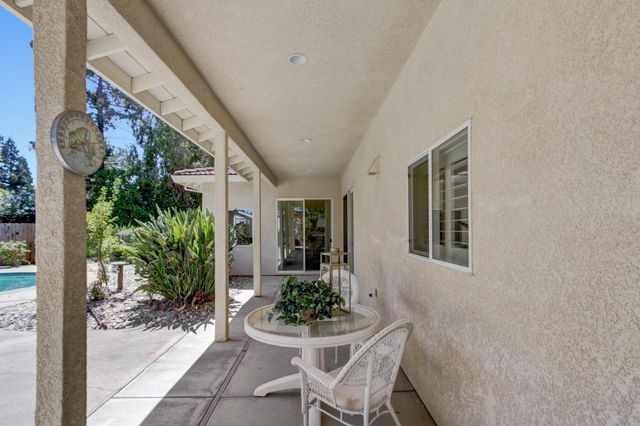 5694 Rolling Oak Dr., Sacramento, CA 95841