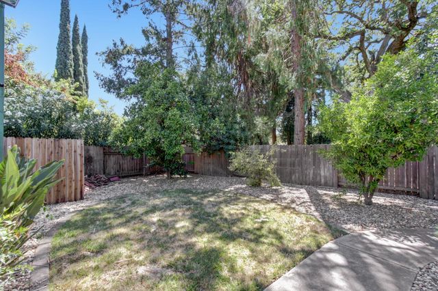 5694 Rolling Oak Dr., Sacramento, CA 95841