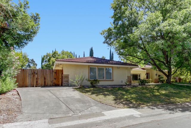 5694 Rolling Oak Dr., Sacramento, CA 95841