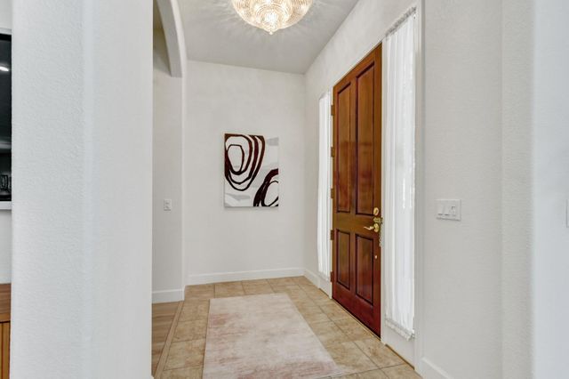 5694 Rolling Oak Dr., Sacramento, CA 95841