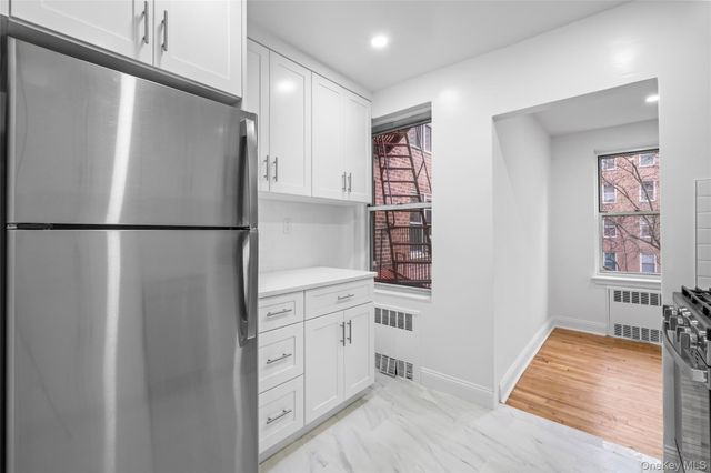 6535 Yellowstone Boulevard 2F, Forest Hills, NY 11375