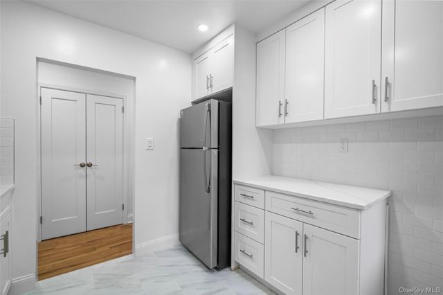 6535 Yellowstone Boulevard 2F, Forest Hills, NY 11375