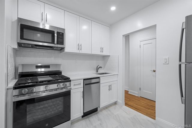 6535 Yellowstone Boulevard 2F, Forest Hills, NY 11375