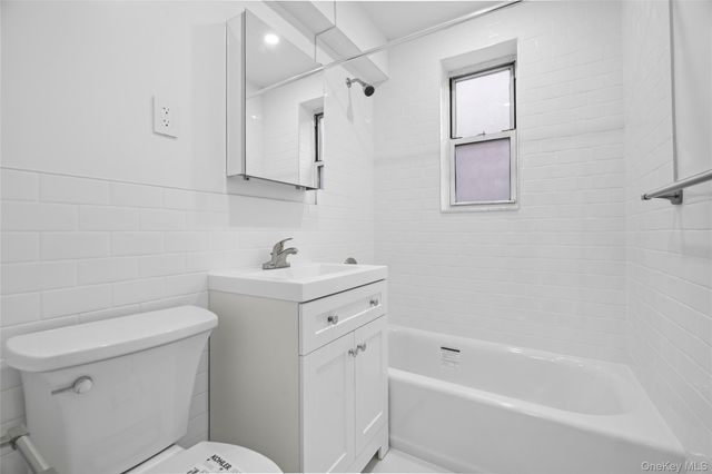 6535 Yellowstone Boulevard 2F, Forest Hills, NY 11375