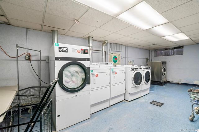 6535 Yellowstone Boulevard 2F, Forest Hills, NY 11375