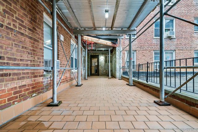 6535 Yellowstone Boulevard 2F, Forest Hills, NY 11375