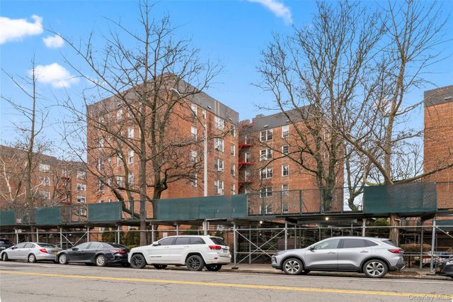 6535 Yellowstone Boulevard 2F, Forest Hills, NY 11375
