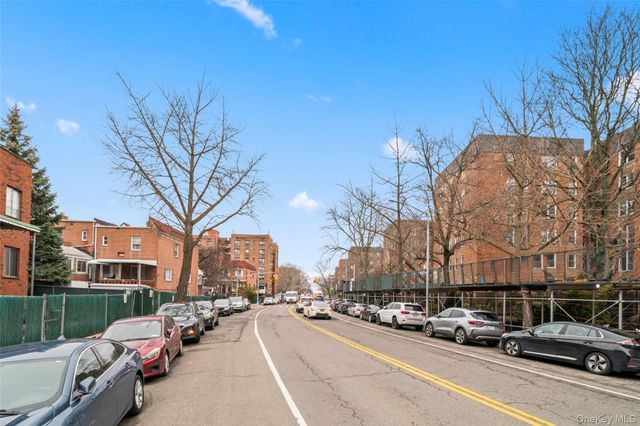 6535 Yellowstone Boulevard 2F, Forest Hills, NY 11375