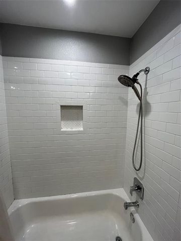 1705 Crossing PL 131, Austin, TX 78741
