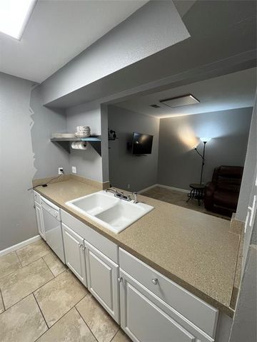 1705 Crossing PL 131, Austin, TX 78741