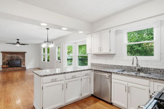 5203 Hickory Grove, Columbus, OH 43214