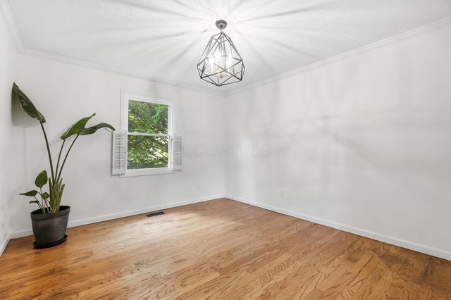5203 Hickory Grove, Columbus, OH 43214
