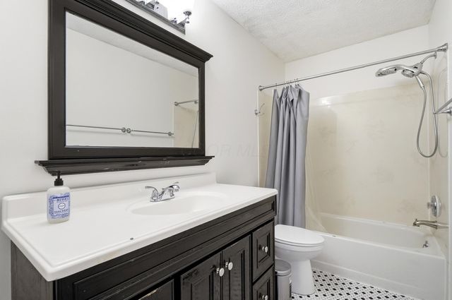 5203 Hickory Grove, Columbus, OH 43214
