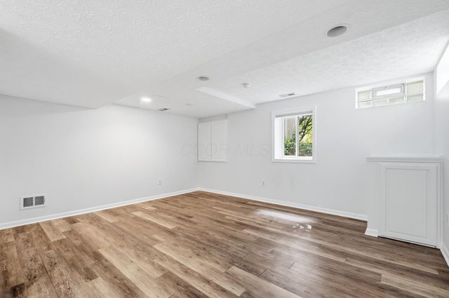 5203 Hickory Grove, Columbus, OH 43214