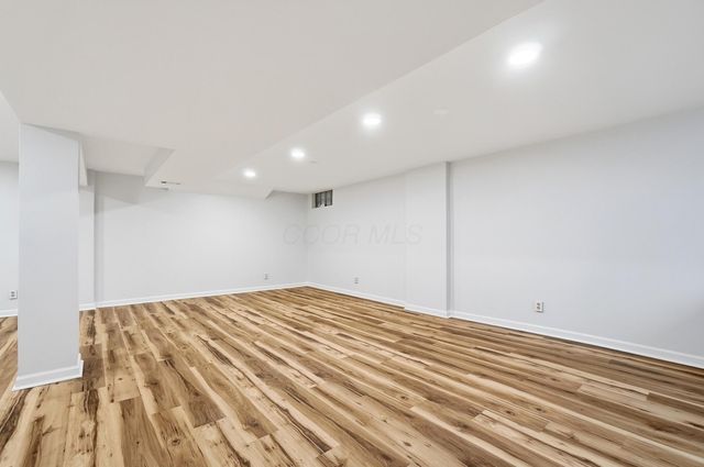 5203 Hickory Grove, Columbus, OH 43214