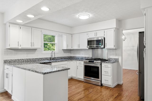 5203 Hickory Grove, Columbus, OH 43214