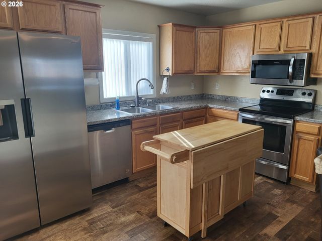 963 CROCKER St, Coos Bay, OR 97420