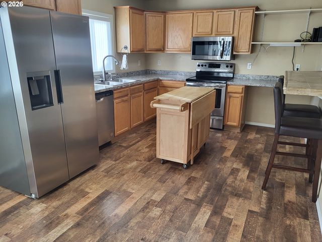 963 CROCKER St, Coos Bay, OR 97420