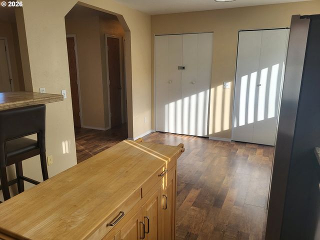 963 CROCKER St, Coos Bay, OR 97420