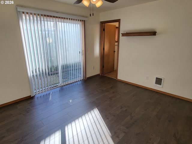 963 CROCKER St, Coos Bay, OR 97420