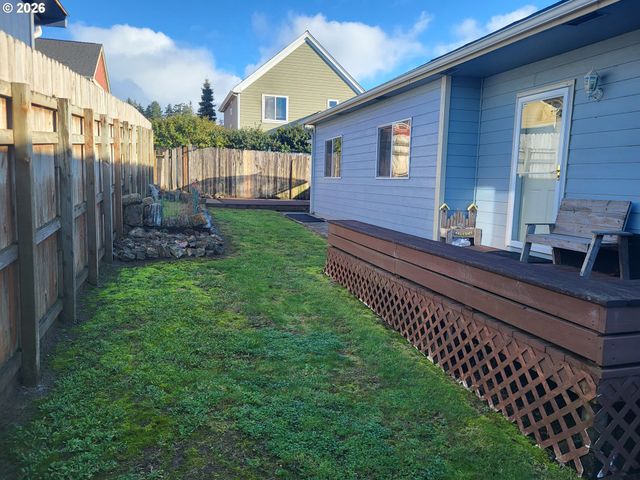 963 CROCKER St, Coos Bay, OR 97420