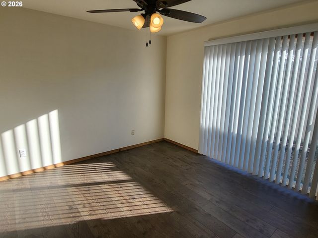 963 CROCKER St, Coos Bay, OR 97420