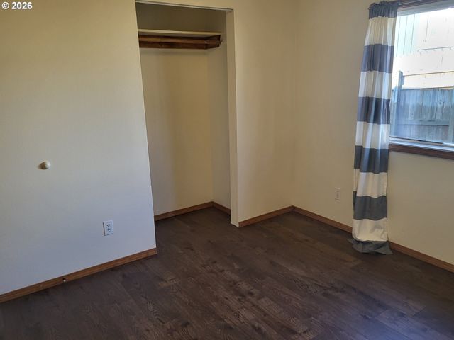 963 CROCKER St, Coos Bay, OR 97420