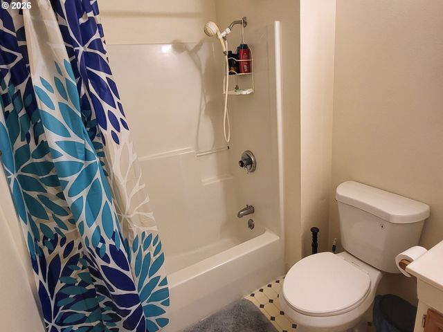 963 CROCKER St, Coos Bay, OR 97420