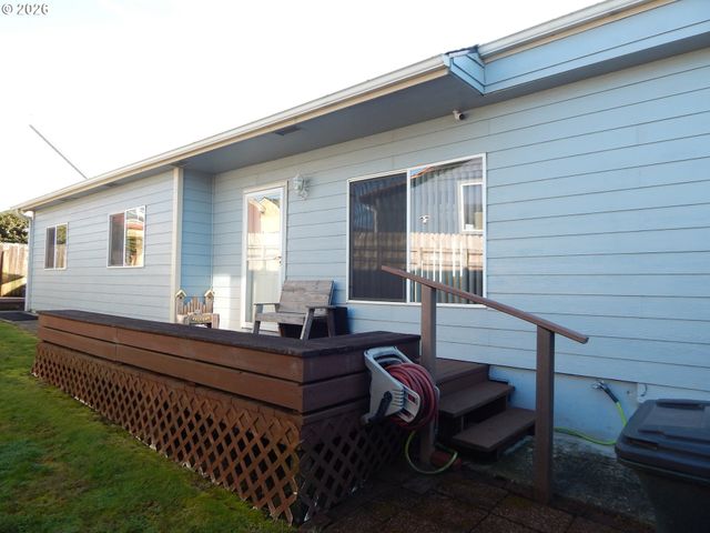 963 CROCKER St, Coos Bay, OR 97420