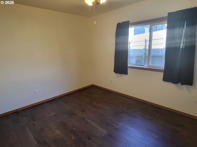 963 CROCKER St, Coos Bay, OR 97420