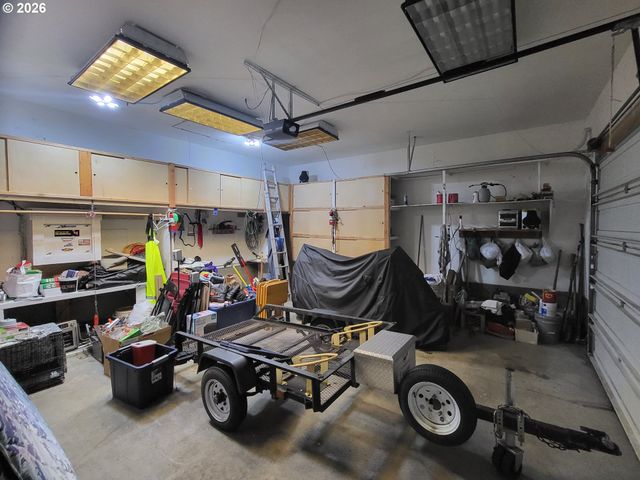 963 CROCKER St, Coos Bay, OR 97420