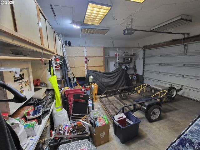 963 CROCKER St, Coos Bay, OR 97420