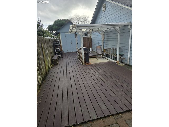 963 CROCKER St, Coos Bay, OR 97420