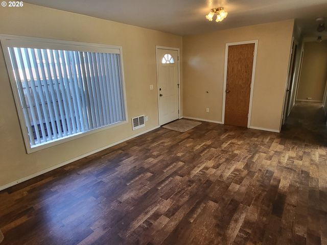 963 CROCKER St, Coos Bay, OR 97420