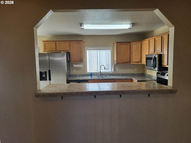 963 CROCKER St, Coos Bay, OR 97420