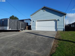 963 CROCKER St, Coos Bay, OR 97420