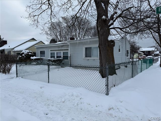 721 Ballantyne Road, Syracuse, NY 13207