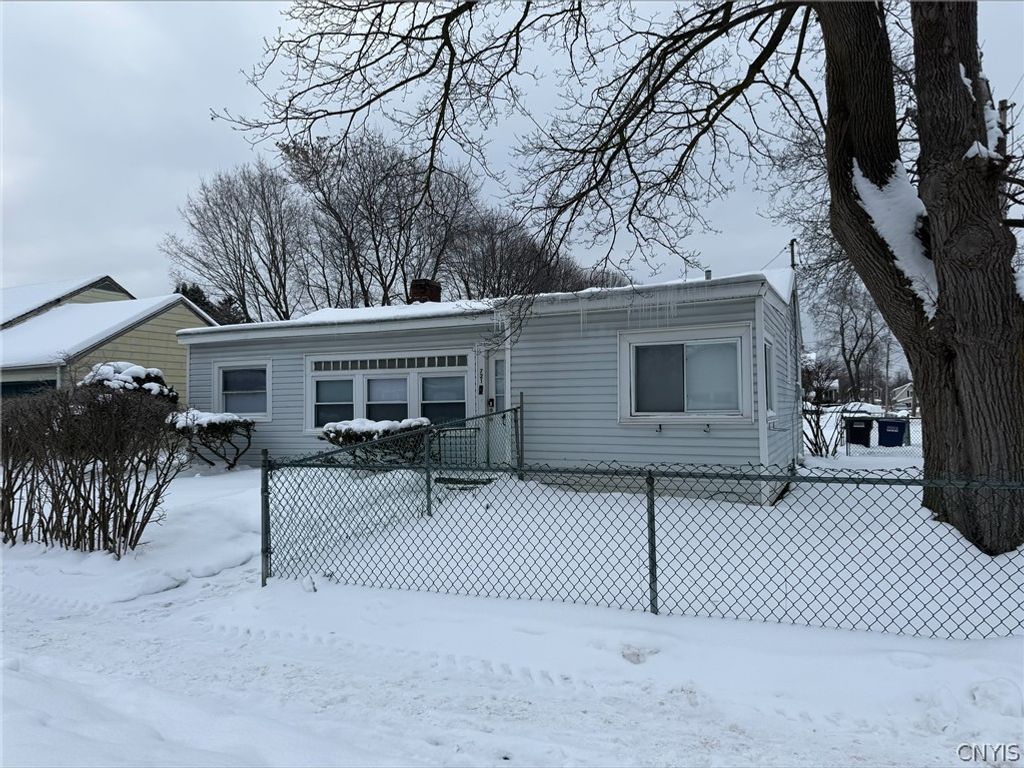 721 Ballantyne Road, Syracuse, NY 13207