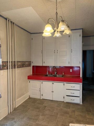 65 Schultz Ave, Phillipsburg Town, NJ 08865