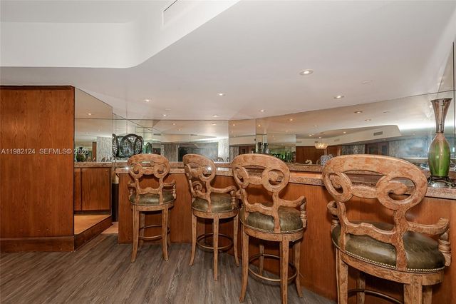 19707 E Turnberry Way 5E, Aventura, FL 33180