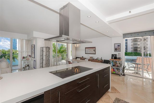 19707 E Turnberry Way 5E, Aventura, FL 33180