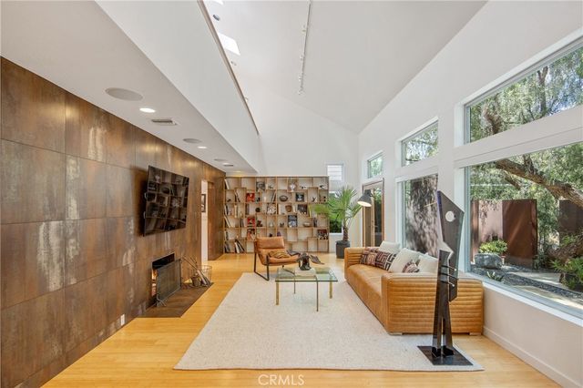 4109 Empis Street, Woodland Hills, CA 91364