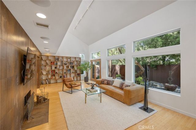4109 Empis Street, Woodland Hills, CA 91364