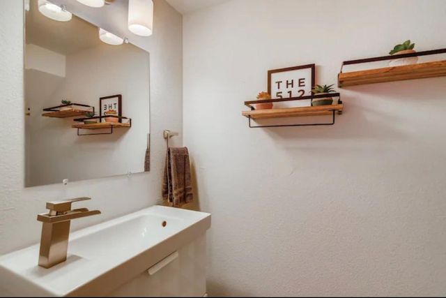 3810 Southway DR 102, Austin, TX 78704