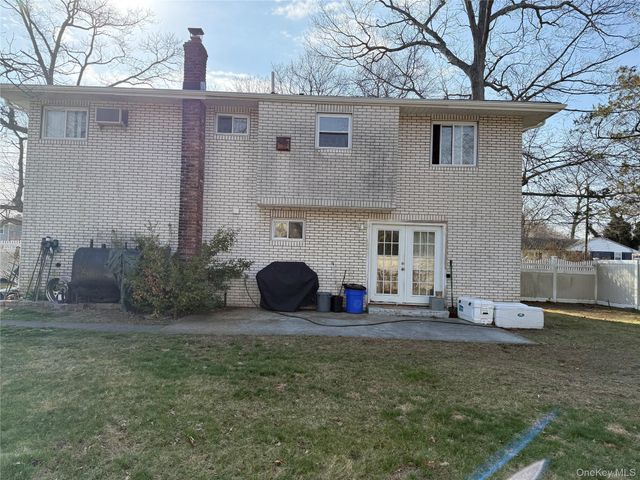 91 Putnam Avenue, West Babylon, NY 11704