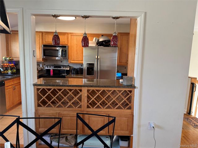 91 Putnam Avenue, West Babylon, NY 11704