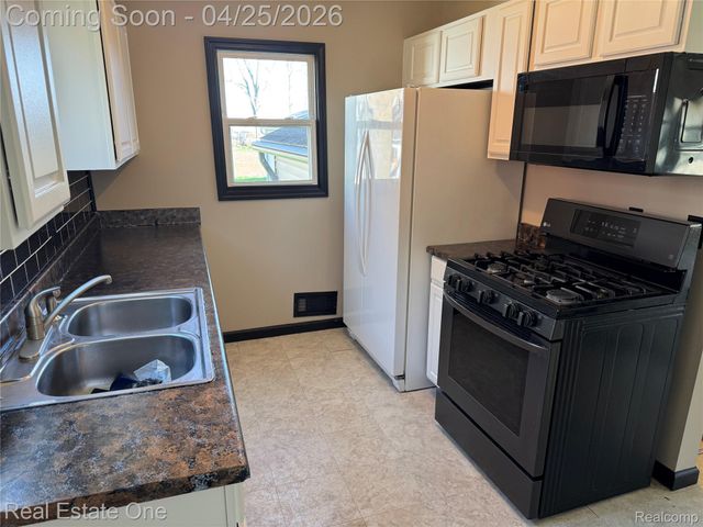 148 Marion Avenue, Waterford Charter Township, MI 48328