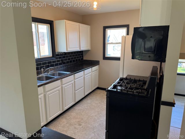148 Marion Avenue, Waterford Charter Township, MI 48328