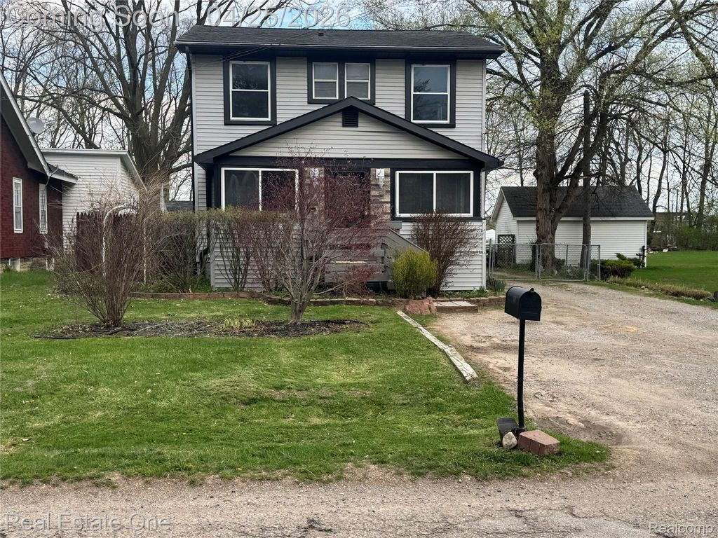 148 Marion Avenue, Waterford Charter Township, MI 48328