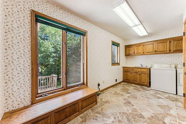 10752 Mount Curve Road, Eden Prairie, MN 55347